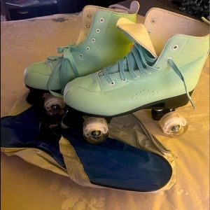 Size 44 (10.5 -11) mint green Roller Skates.